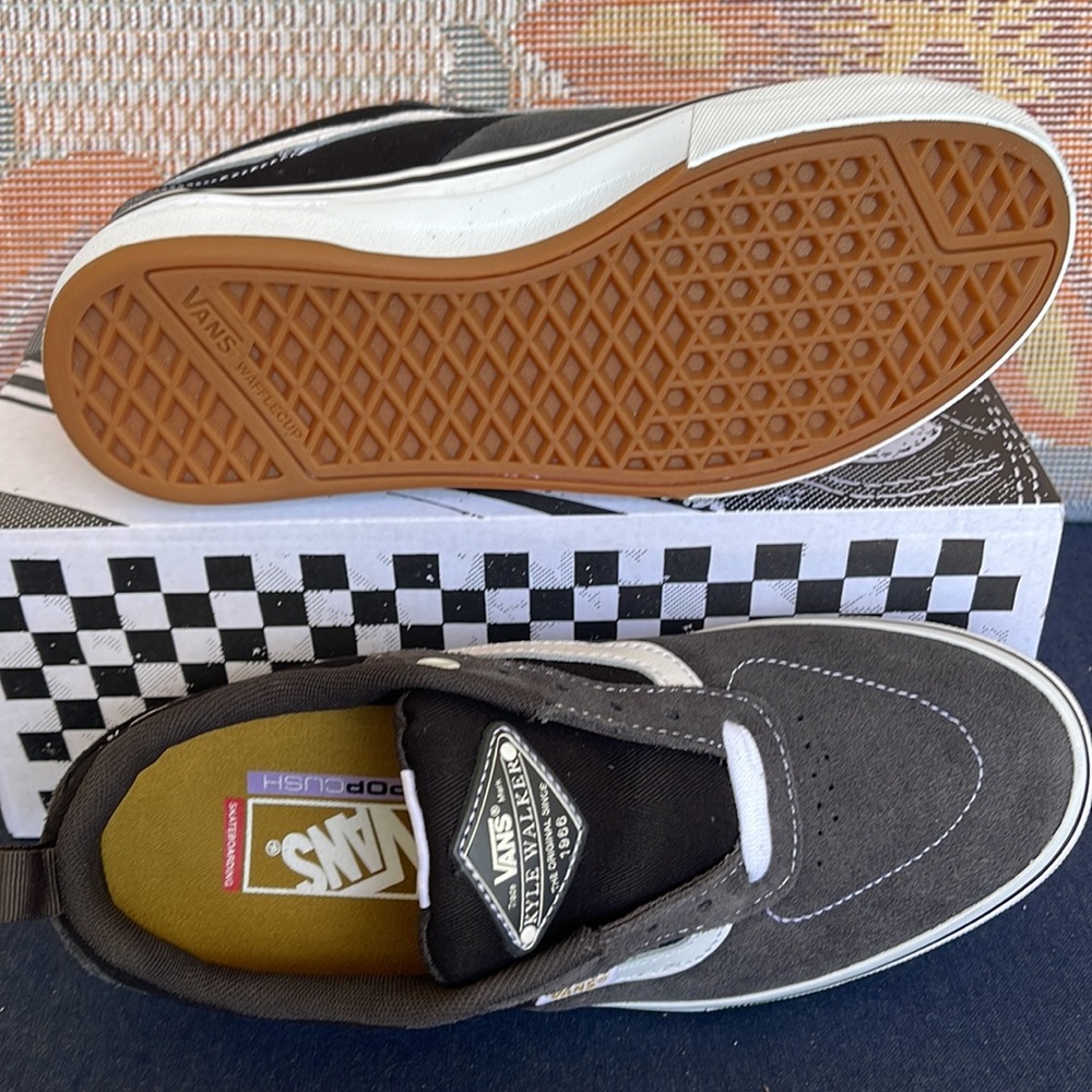 Vans Men’s Kyle Walker
(Twill) Raven
VN0A5JIE87C
Sneakers - athletic shoes - Picture 4 of 16